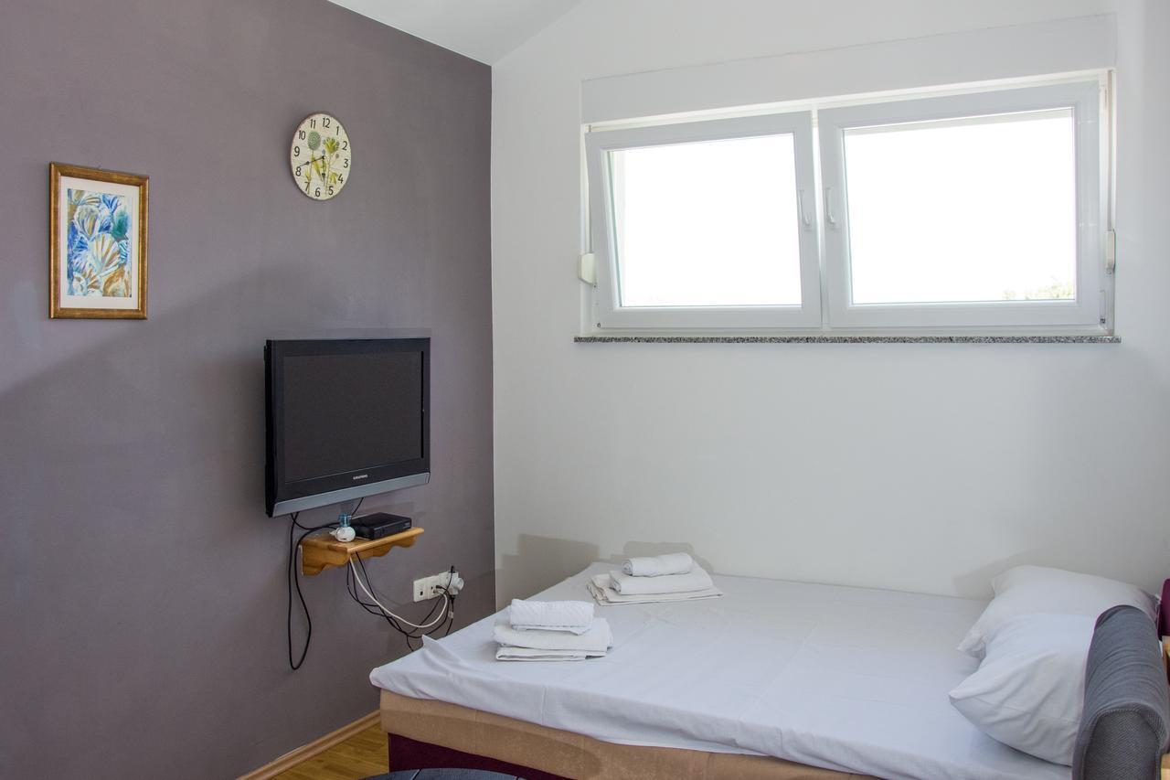Apartments Sv. Jelena 2 パグ エクステリア 写真